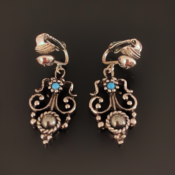 ✨Vintage Retro Dangling Clip On Earrings - Picture 1 of 2